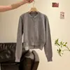 Top de punto gris estilo coreano con cuello redondo, de dos piezas simuladas, para mujer, nuevo modelo otoño e invierno 2026, diseño de una sola fila de botones, corte ajustado