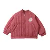 Jaqueta matelassê para meninas, novo estilo outono/inverno 2026, jaqueta matelassê fina infantil da moda, jaqueta bomber matelassê para bebês primavera