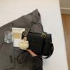 Bolsa Transversal de Design de Nicho Transfronteiriço para Mulheres 2025 Nova Bolsa Quadrada Pequena Casual Versátil Bolsa de Ombro Fashion para o Dia a Dia