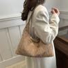Bolsa Feminina Casual Grande Capacidade Veludo Cotelê 2025 Estilo Artista Nova Primavera Simples de Ombro/Axila Tote Portátil