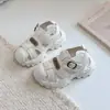 Nuevo modelo de zapatillas deportivas de playa suaves para niños, zapatos de bebé, sandalias cerradas antideslizantes de verano para niños y niñas 2026