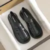 Mocassins de Couro Macio Retrô para Mulheres 2025 Outono Novo Moda de Salto Baixo Versátil Sapatos Rasos Estilo Britânico Pequenos Sapatos de Couro