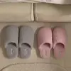 Pantuflas peludas Nanbowan para mujer, otoño e invierno, de punta cerrada, antideslizantes, para uso en interiores en casa, silenciosas, pantuflas sencillas de algodón para parejas