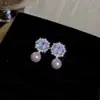 Pendientes de Perla Flor Redonda Fresca y Dulce de Aguja de Plata, Sensación de Lujo Ligero y Gama Alta, Accesorios para Orejas Suaves y Versátiles