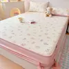  Protector de colchón acolchado de gasa estilo nuevo, impermeable, para uso en el hogar, almohadilla a prueba de orina para bebés, funda de colchón completamente cerrada, funda de cama anti-fugas