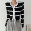 Cardigã de malha feminino Dongdaemun coreano de alta qualidade com ombros acolchoados, color block listrado, soltinho, de manga longa