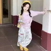 Conjunto de Dos Piezas para Niñas: Camiseta Base Estampada de Dibujos Animados Moderna y Elegante + Pantalones Cargo Casuales Conjunto de Manga Larga para Niños