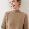 Colección Otoño/Invierno 2026 de Bai Cai Rong: Suéter de Moda Versátil de Cachemir con Cuello Medio de Lunares, Mangas Raglán, Corte Holgado, Estilo Relajado