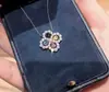 Collar de Trébol de Cuatro Hojas Harry Winston de Gama Alta Hw Oro con Diamantes Completos Colgante Hueco en Forma de Flor Aretes Regalo para Novia Alta Gama