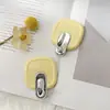 Gancho Criativo Simples de Plástico Banhado a Prata de Luxo Leve para Parede de Banheiro de Casa Sem Furo Gancho de Armazenamento de Alta Carga Gancho Adesivo para Roupas