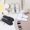 Pantuflas Desechables de Hotel, Engrosadas, Antideslizantes, Adecuadas para Bañarse, Uso en Casa, Para Recibir Invitados, Pantuflas de Tela Genuina de Media Cobertura al por Mayor
