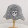 Sombrero de pescador de punto de alpaca para mujer coreana de principios de otoño, borde ondulado fino, que cubre la cara, ligero y transpirable, con lazo de perla