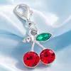Exquisito colgante de cereza con incrustaciones de diamantes, efecto de goteo de aceite, llavero de fruta realista, accesorios decorativos DIY para bolsos