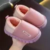 Sapatos de Algodão para Meninos para o Inverno, Impermeáveis, com Proteção para o Calcanhar, Sola Grossa Macia, Forrados com Lã, Quentes, Adequados para Meninos e Meninas Pequenos, Médios e Grandes, Pantufas de Algodão Infantis para Casa
