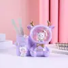 Xiaohongshu Super Dulce Rosa Mapache Portalápices Lámpara Iluminada Dibujo Animado Portalápices de Escritorio Caja de Almacenamiento Papelería para Estudiantes