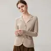 Nueva chaqueta casual de manga larga para otoño e invierno, versátil, de color liso para mujer, con botones, cuello de traje y tejido de cachemir