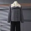 Jaqueta Feminina de Lapela Primavera e Outono Roupa para Jovem Mãe Cardigã Outono e Inverno Tamanho Plus Conjunto de Duas Peças Peça Externa Estilosa Top