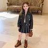Conjunto de Jaqueta de Couro Forrada com Lã Rantuo para Meninas Outono e Inverno 2026 Novo Estiloso Casaco com Gola de Pele Infantil e Saia Plissada Transfronteiriço