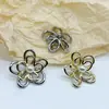 Botón de Flor Calado Estilo Coreano Perla Flor de Cinco Pétalos Botón Metálico Vestido Cortavientos DIY Anillo para el Cabello Hebilla Decorativa