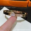Pulseira Dourado Rose com Fecho de Diamante Inteiro Kelly Pulseira de Argola Meio Diamante Nariz de Porco Rotativo Luxo Leve Nicho Tendência Coreana para Mulheres