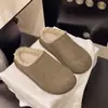 Chinelos retrô versáteis de bico fechado para mulheres, os mais vendidos do outono e inverno, sapatos slip-on estilo Birkenstock, sapatos quentes com forro de pelo.