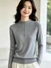 Blusa de Tricô Andi Veludo Suave Gola Semi-Alta com Design Discreto, Macia e Ajustada ao Corpo, Versátil para Outono e Inverno, Fashion e Juvenil