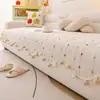 Almofada de sofá com borda de pompom de chenille estilo creme 2026 novo modelo, atmosférica, capa universal para todas as estações, assento antiderrapante