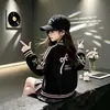 Jaqueta Longa Estilo Doce Academia com Laço Cardigã de Baseball para Crianças Médias e Mais Velhas Jaqueta Solta Casual para o Início do Outono
