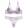 Sujetador push-up sexy de aros suaves con soporte lateral, diseñado para minimizar la apariencia de senos grandes, con encaje francés, un diseño fino y ligero, y un conjunto de lencería a juego