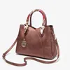 Bolsa Vermelha 2025 Novo Estilo Luxo Acessível Versátil Bolsa para Mãe Casamento Bolsa Transversal Prática Bolsa para Banquete de Casamento para Sogra