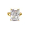 Anillo francés retro rojo blanco circón grande venta caliente transfronteriza acero inoxidable europeo y americano exagerado compromiso lujo ligero anillo femenino