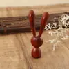 Raspador de Cabeza de Conejo de Palo de Rosa Alrededor de los Ojos y Mandíbula Levantamiento Artesanía de Madera Dibujo Animado Creativo Lindo Peine de Meridianos