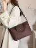 Colección de otoño 2026 transfronteriza: bolso de hombro para mujer simple y versátil, bolso casual de gamuza ligero para el día a día y para llevar debajo del brazo