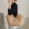 Bolso de mano casual de nicho nuevo, gran capacidad, versátil para el trabajo, color sólido, textura de cuero suave, bolso de hombro para mujer