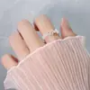 Anillo Artístico Hueco de Tres Mariposas Bailando, Estilo Princesa, Atmósfera Dulce y Fresca, Anillo de Mariposa con Circonita Rosa para el Dedo Índice