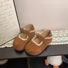 Novas pantufas fechadas de sola macia 2026 para mulheres, sapatos baixos de fada estilo francês para outono, bico redondo, com acabamento em renda, para mulheres