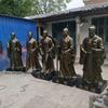 Escultura plástica reforçada com fibra de vidro quatro médicos famosos figura escultura hospital tema escultura resina medicina chinesa celebridade imitação retrato de cobre