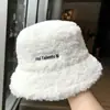 Sombreros de Otoño e Invierno, Sombreros de Pescador de Lana de Cordero para Mujer, Estilo Japonés Versátil Nuevo Sombrero Cubo Cálido de Lana de Cordero para Invierno al Aire Libre con Letras