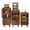 Cristaleira vintage na cor nogueira com portas de vidro arqueadas e múltiplas gavetas, adequada para sala de estar ou escritório, para guardar livros e itens decorativos