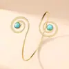 Pulsera Cruzada Europea y Americana de Flor Hueca Mariposa Nicho de Alto Grado Temperamento Anillo de Brazo Personalidad Exagerada Nueva Joyería de Brazo para Mujeres