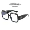 Nuevas gafas retro de montura cuadrada con patillas anchas, montura grande, efecto adelgazante, diseño de etiqueta dorada de lujo ligero, gafas planas versátiles para el día a día