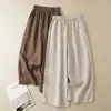 Foto real de los nuevos pantalones rectos de pierna ancha cropped de color liso estilo vintage para primavera-verano 2026, de algodón y lino, de corte holgado y versátiles para mujer