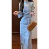Looks para Ocasiões Importantes: Cheongsam Modificado em Jacquard, Novo Estilo Chinês, Vestido Gentil e Elegante, Outono 2026