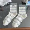 Meias Largas Listradas Color Block Estilo Coreano para Mulheres, Meias de Algodão Puro até a Panturrilha, Sem Costura, Respiráveis, Absorventes de Suor, Etiqueta de Tecido com Letra, Meias Versáteis e Modernas