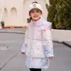 Chaqueta de plumas para niñas, longitud media, nuevo estilo coreano 2025 con diseño de dibujos animados, abrigo de invierno engrosado para bebés, ropa infantil de moda