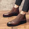 Botas de cuero de punta a la moda transfronterizas, zapatos de cuero de caña alta con brogue en relieve, calzado formal y casual, zapatos de hombre estilo británico, botines