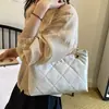 2026 Novo Modelo Bolsa Grande com Padrão de Diamante, Bolsa de Ombro Transversal da Moda para Celebridades da Internet, Bolsa de Corrente Feminina de Grande Capacidade, Versátil