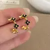 Brincos Casuais, Luxo Acessível e de Alta Qualidade em Zircônia Preta em Formato de Flor em C, Design de Nicho, Brincos de Moda Estilosos e Elegantes