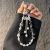 Elegante correa de cristal para teléfono móvil con forma de flor de ciruelo, con lazo tachonado de diamantes de imitación y borla, accesorio corto para bolso de muñeca