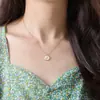 Colar Redondo Europeu e Americano de Madrepérola Amor Colar Feminino Luxo Leve Nicho Design Corrente Clavícula Lua